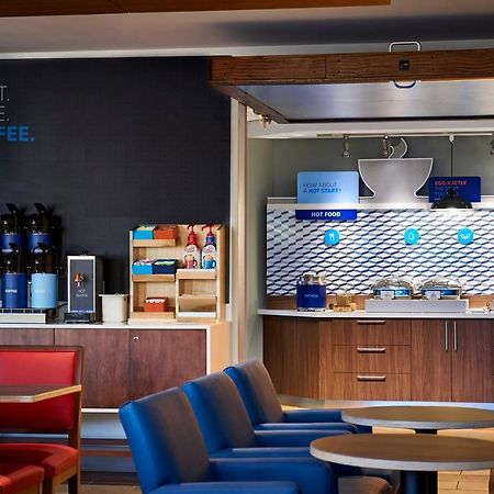 Holiday Inn Express & Suites - Madison West - Middleton By Ihg المظهر الخارجي الصورة