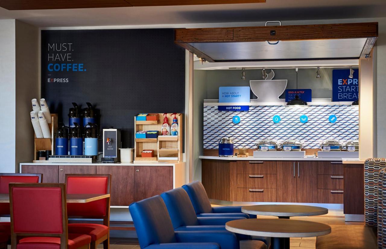 Holiday Inn Express & Suites - Madison West - Middleton By Ihg المظهر الخارجي الصورة