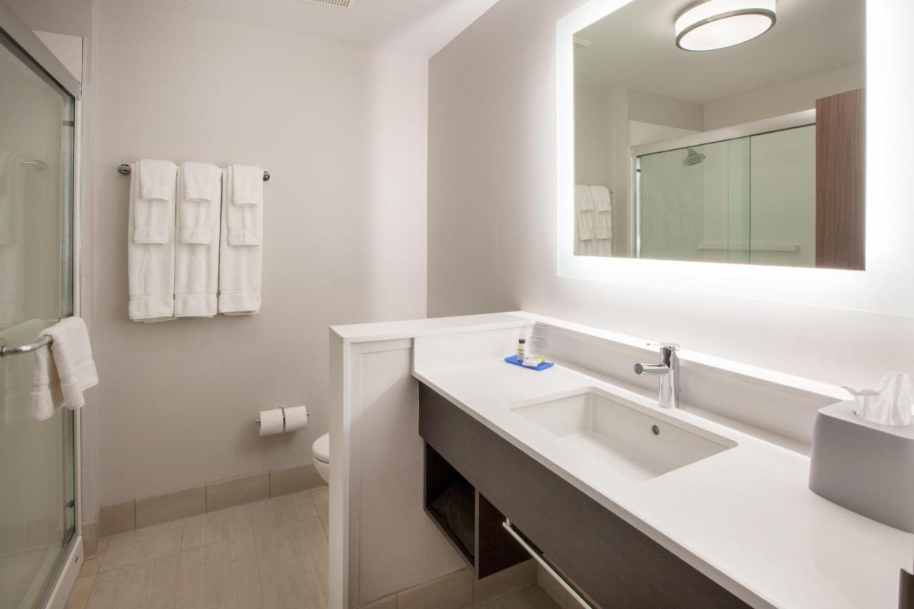 Holiday Inn Express & Suites - Madison West - Middleton By Ihg المظهر الخارجي الصورة