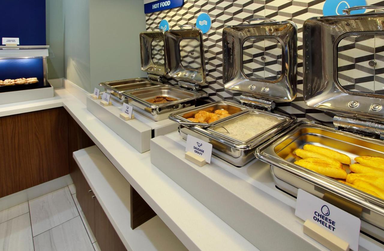 Holiday Inn Express & Suites - Madison West - Middleton By Ihg المظهر الخارجي الصورة