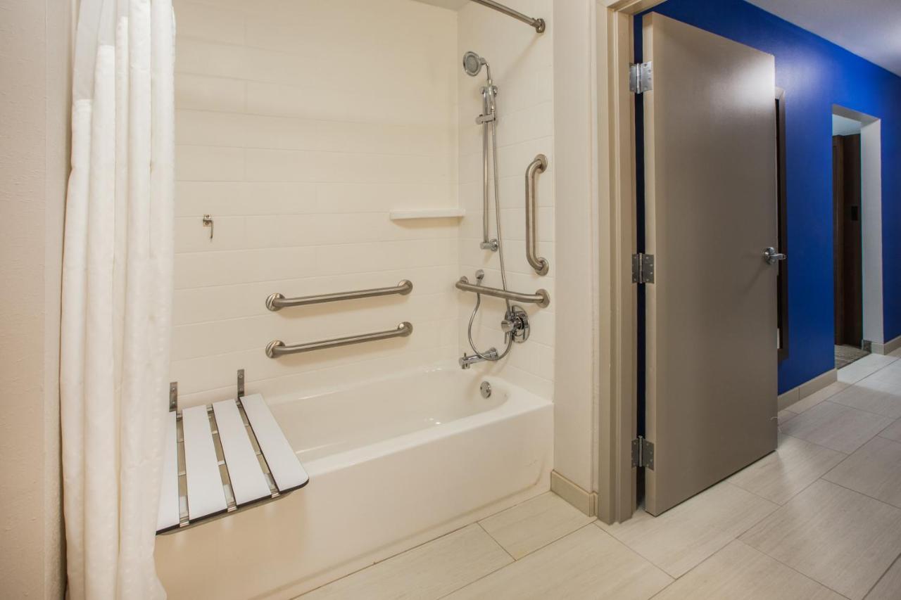 Holiday Inn Express & Suites - Madison West - Middleton By Ihg المظهر الخارجي الصورة