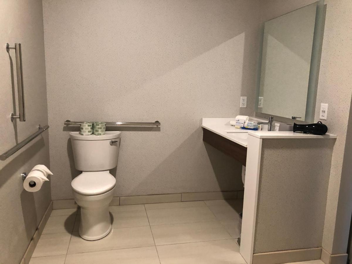 Holiday Inn Express & Suites - Madison West - Middleton By Ihg المظهر الخارجي الصورة