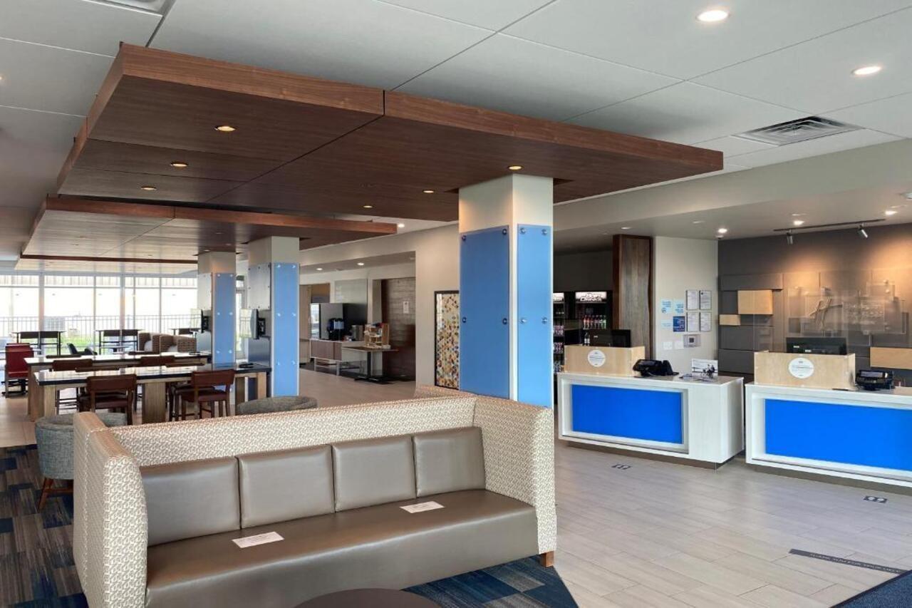 Holiday Inn Express & Suites - Madison West - Middleton By Ihg المظهر الخارجي الصورة