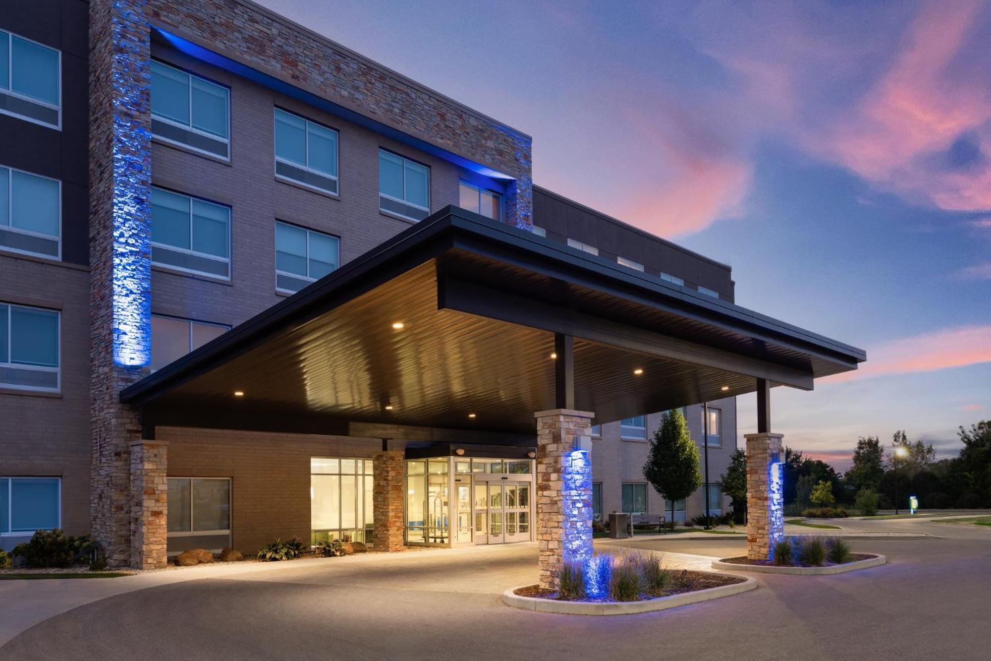 Holiday Inn Express & Suites - Madison West - Middleton By Ihg المظهر الخارجي الصورة