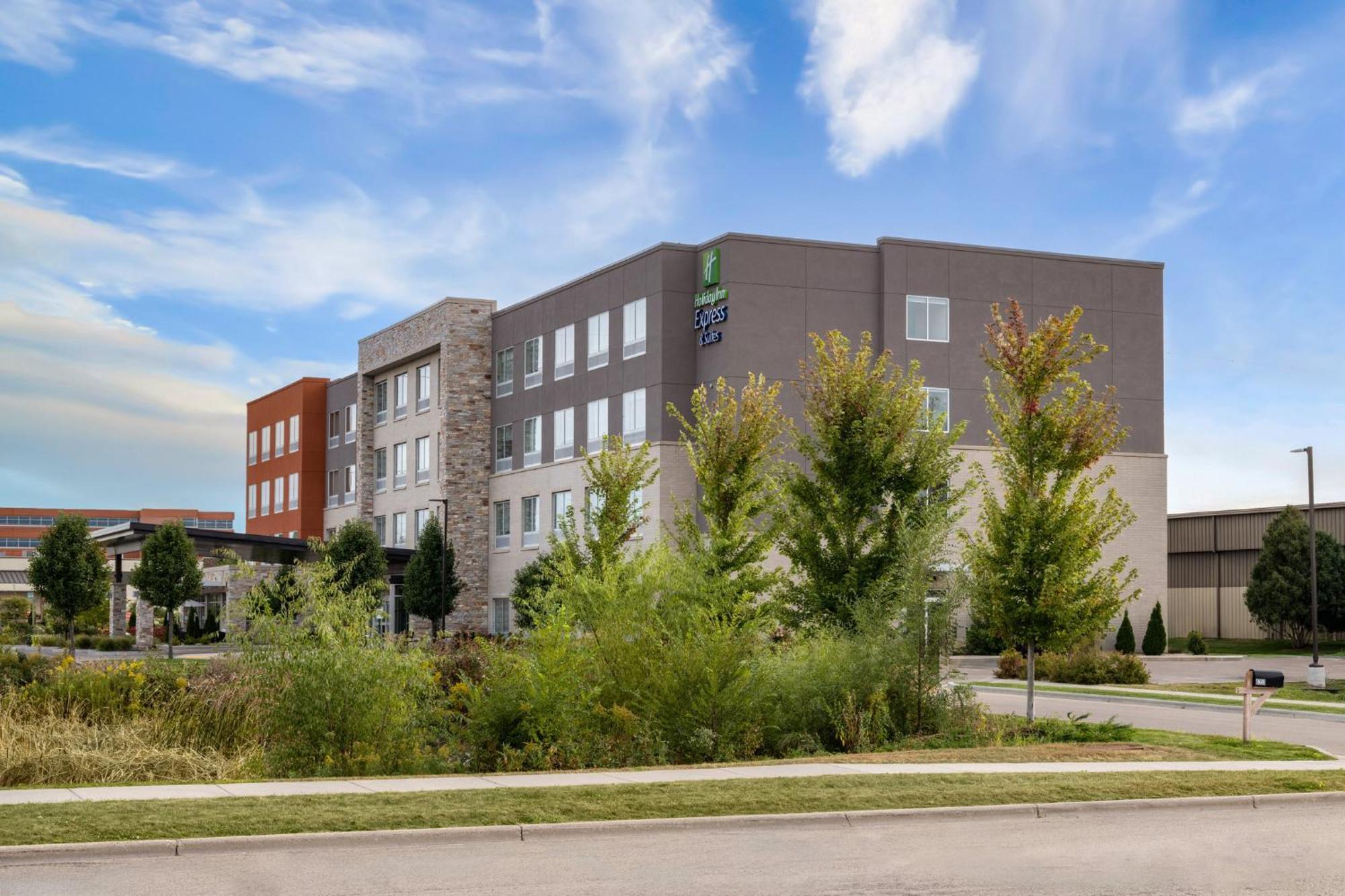 Holiday Inn Express & Suites - Madison West - Middleton By Ihg المظهر الخارجي الصورة